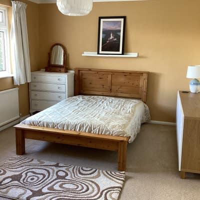 BRIXHAM: Large double bedroom in a cosy home  Main Photo