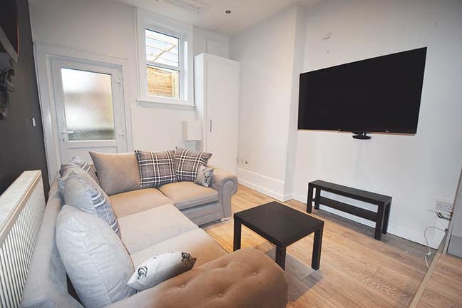 81 a Mansfield Road Main Photo
