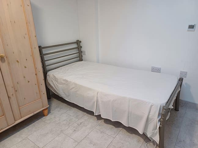 Lovely ensuite small bedroom near Ashford Hospital Main Photo
