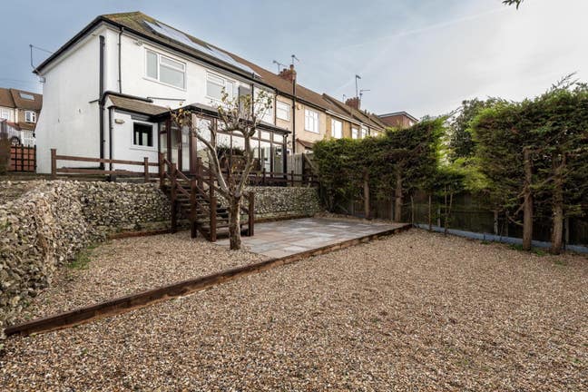 Massive en-suite room with kitchenette 🙂 Main Photo