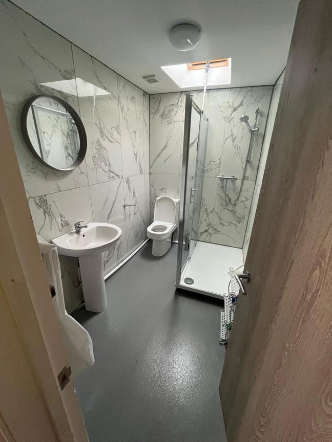 1 Room - Near B and Q and Train Station in Burton  Main Photo