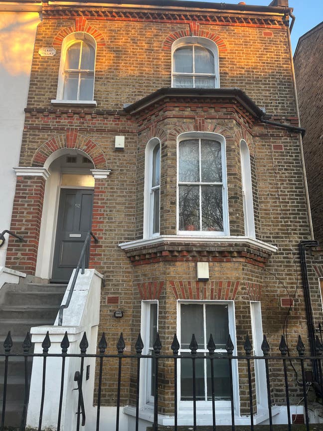 Cozy 2 -Bed with a Garden in a Great Location Main Photo