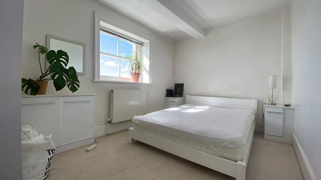 Double room in furnished Arundel Terrace flat Main Photo