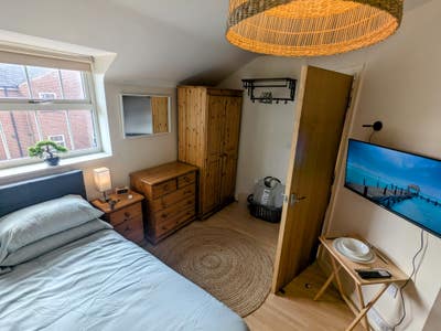  Quiet Ensuite Double Room Bills Included £550pcm Main Photo