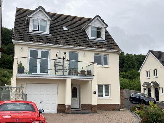 Lovely ground floor accommodation in 3 storey home Main Photo