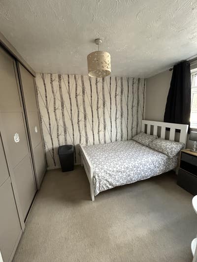 Large Double Room Main Photo