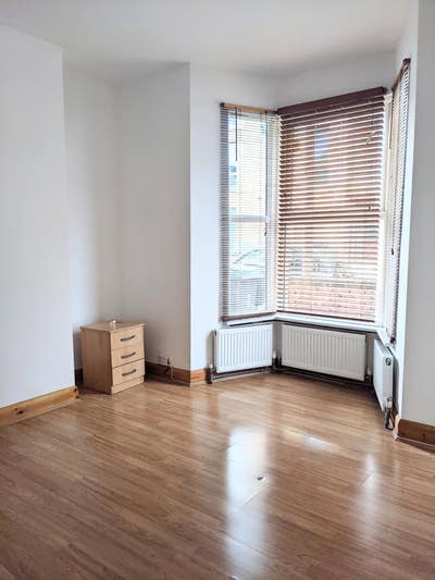 Room - Harringay - 645 pounds -ASAP Main Photo