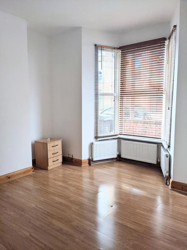 Room - Harringay - 645 pounds -ASAP Main Photo