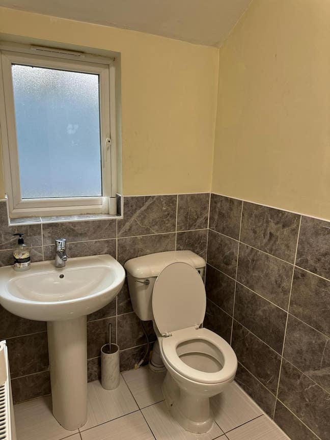 Double Bedrooms For Rent  Main Photo