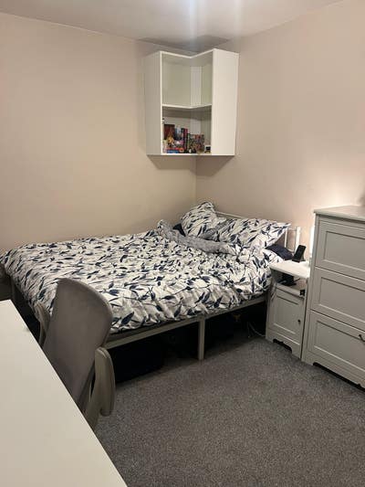 Very Large Double Room Close to Central Line Main Photo