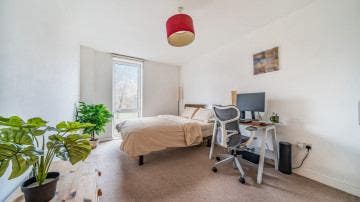 2 Double Bedrooms, 3 Bedroom Flat - Stepney Green  Main Photo