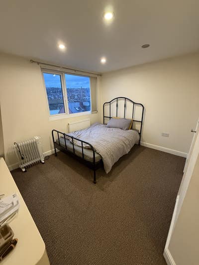 Large attic en-suite with own living area! Main Photo