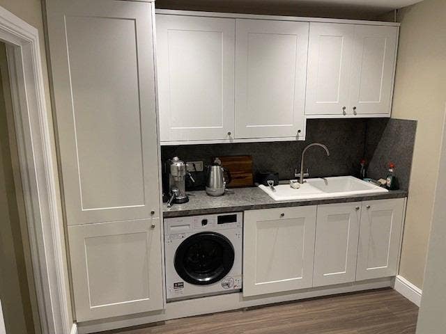 Large double en suite room Main Photo