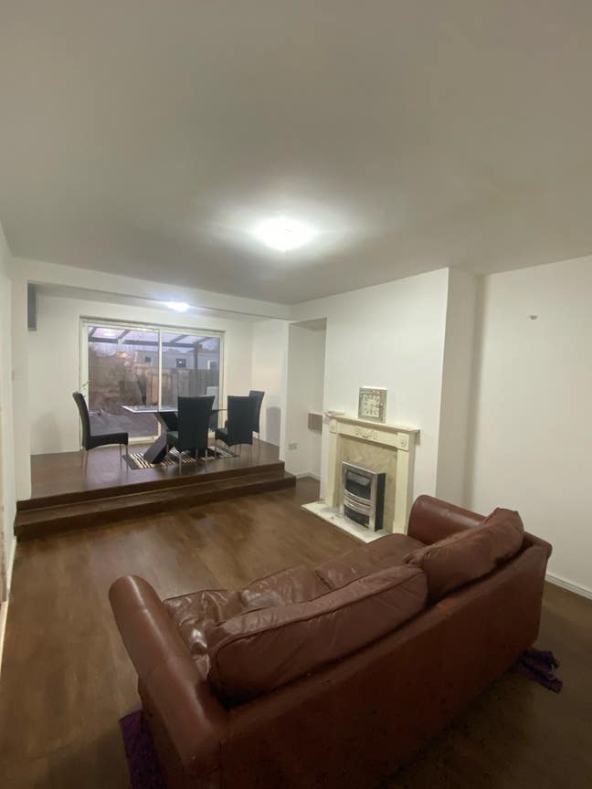 Spare room in a family house Main Photo