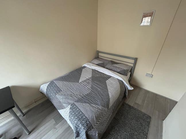 Furnished room in Old Street  Main Photo