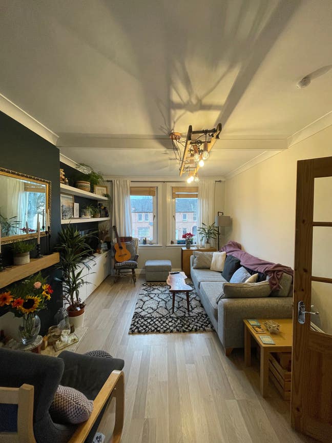 Spare room for rent Main Photo