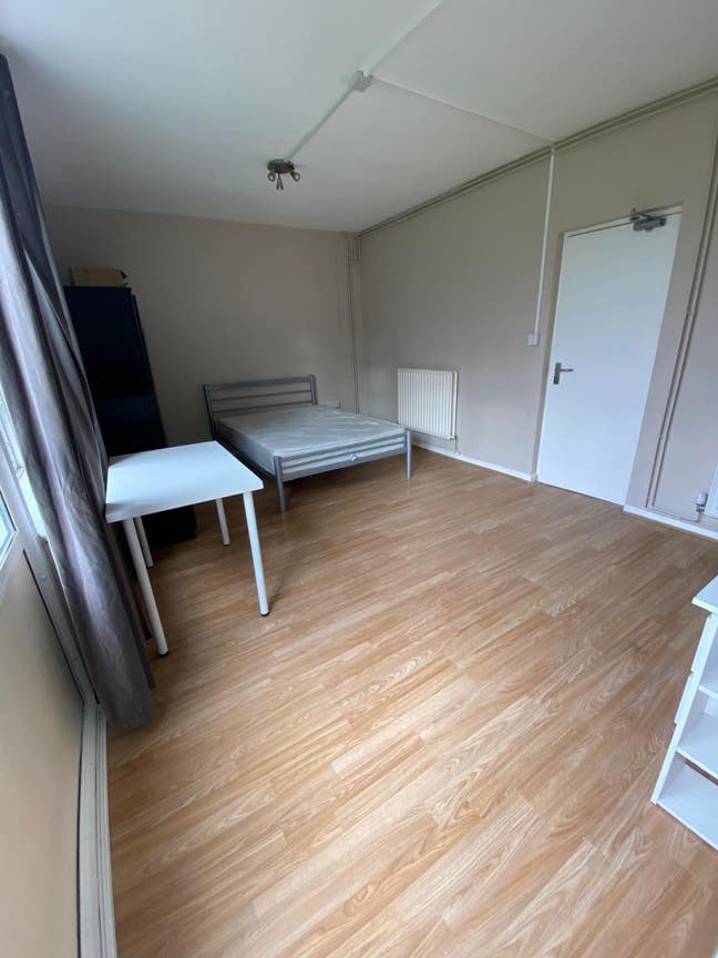 Spacious Balcony Room in Best Area Main Photo