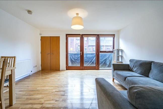 3 bedroom modern flat available  Main Photo