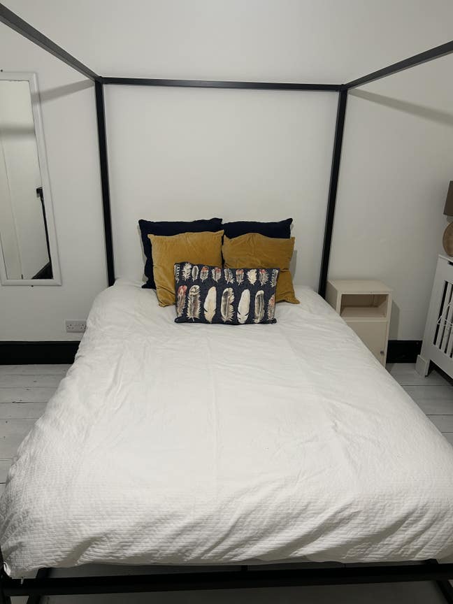 Large double room available Main Photo