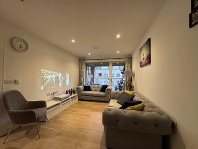 Furnished Double bed near East Village Main Photo