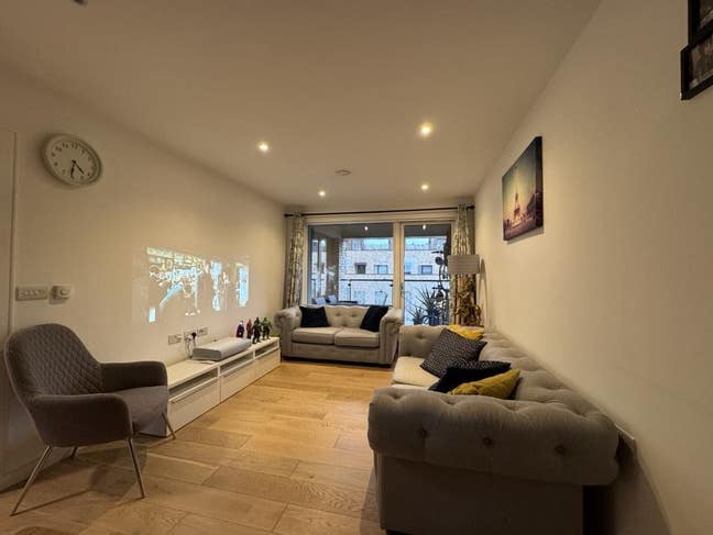 Furnished Double bed near East Village Main Photo