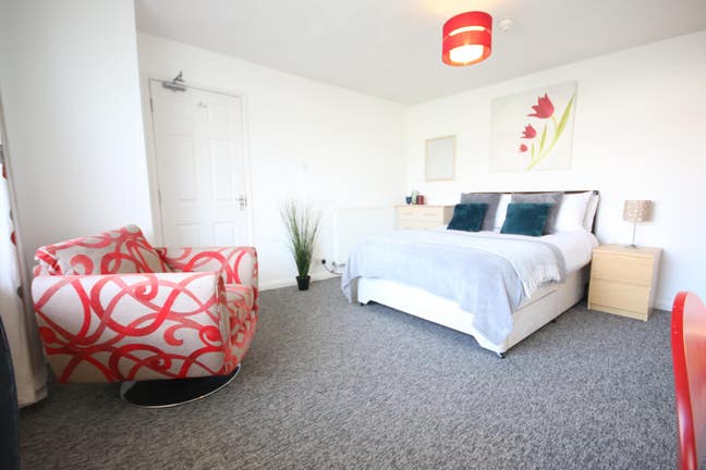 Double room 12 mins walk to County Hospital Main Photo