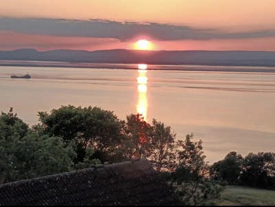 Lovely room available in home with estuary view s Main Photo