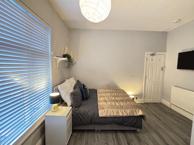 Large luxury Ensuite - stockport station Main Photo