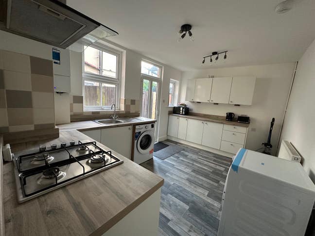 New refurbished shared house - all bills included  Main Photo