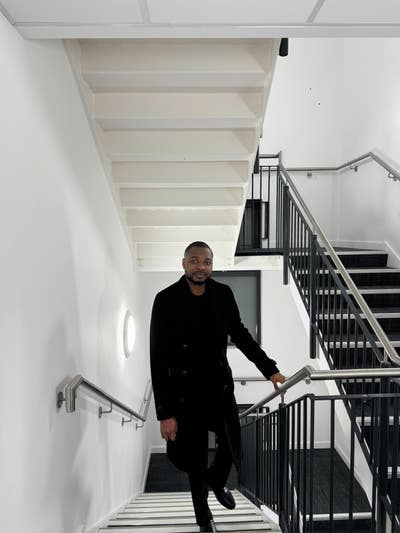 I am a professional male aged 31. I am lookin... Main Photo