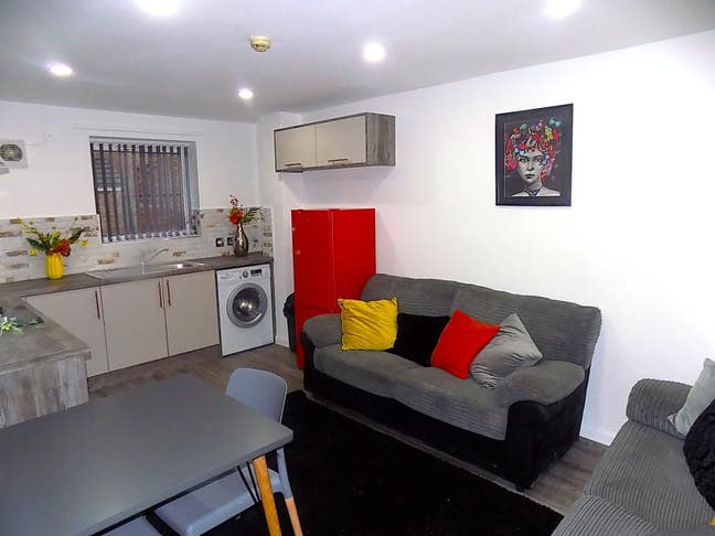 Double Rooms Available in S2! All Bills Included Main Photo