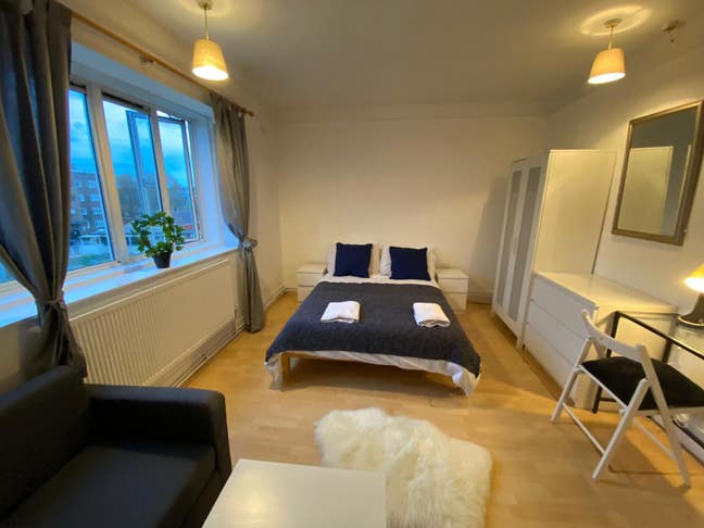 Commercial Rd IAll bills Incl I Low deposit Main Photo