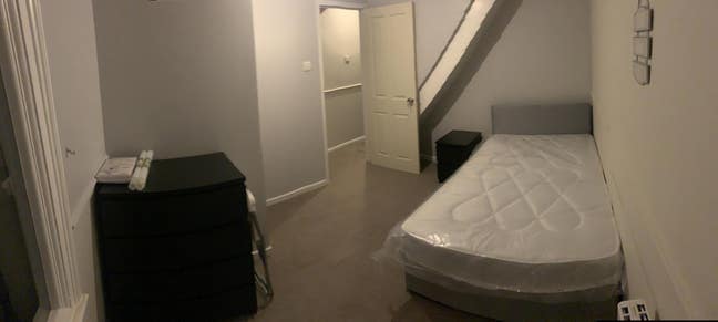 1 double bedrooms available now Main Photo
