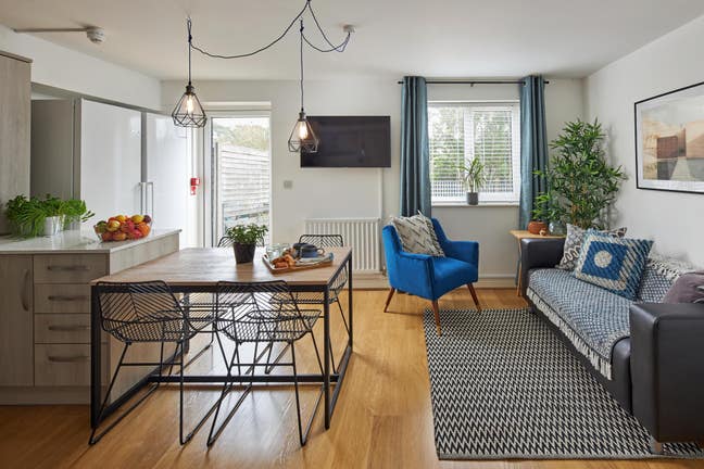 Adam's Drive | Double | Ensuite | Parking Main Photo