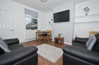 ✨Double Rooms, ST4! 📍 Main Photo