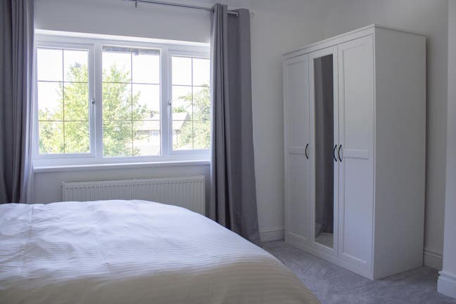 Modern Double Room in a Newly Refurbished House Main Photo