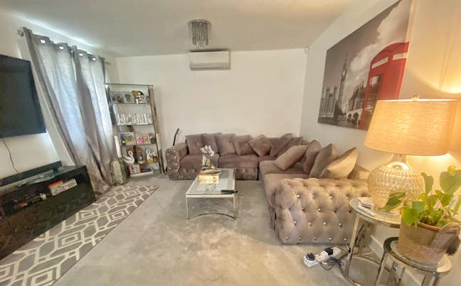Double Sized Bedroom  Main Photo