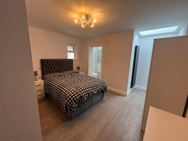 Luxury Double Room 10 Minute Walk Tooting Station Main Photo