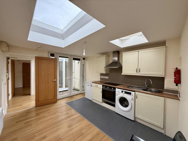 🛋️ Stylish Furnished Flat – Bills Included!  Main Photo
