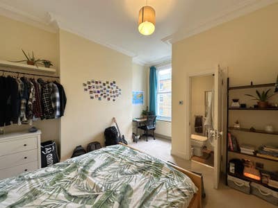 Spacious Double Room with En-Suite in Kensington Main Photo