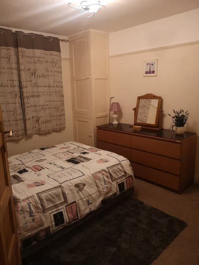 Double room to let - Isleworth Main Photo