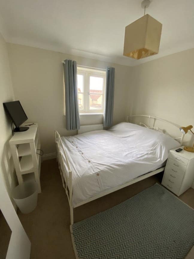 Double room in lovely 3 bedroom house  Main Photo
