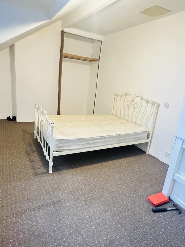 Double bedroom available in ls9 near york road Main Photo