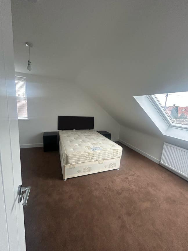 Available now- Newly furnished room for rent Main Photo