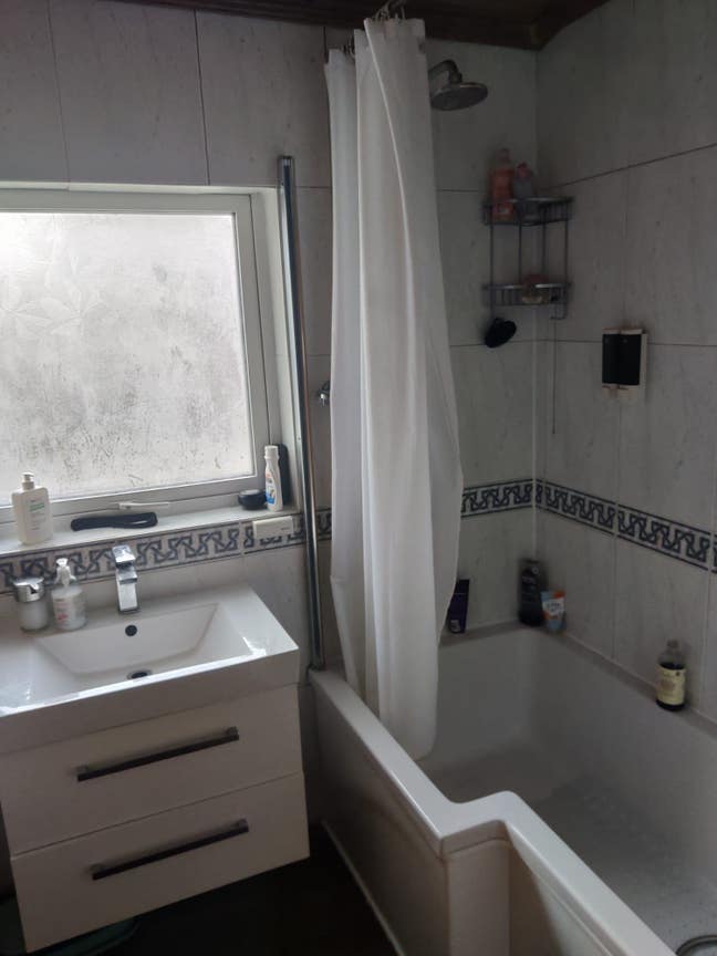 Cozy Room for Rent in a Friendly Home Main Photo