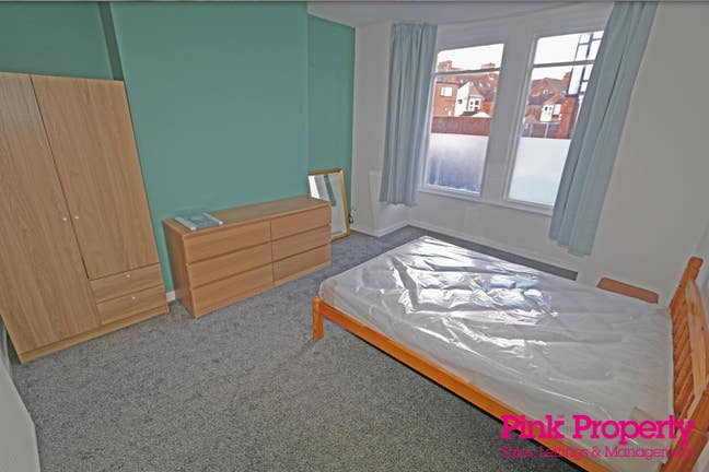 Freshly Renovated HMO Property - 2 Rooms Available Main Photo