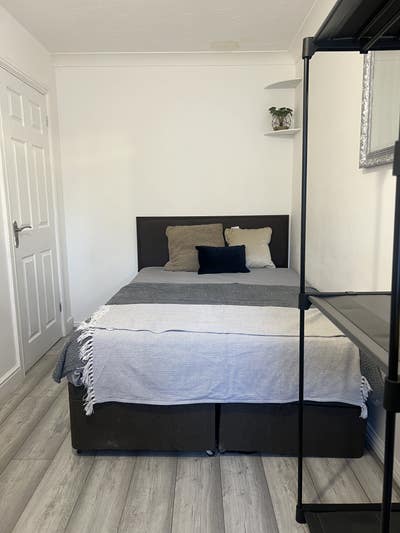 1 bedroom furnished + ALL BILLS-Town Main Photo