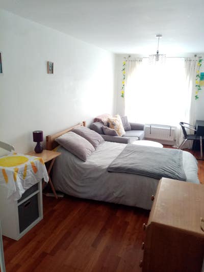 Large Bright Room - by the Beach - Free Parking Main Photo