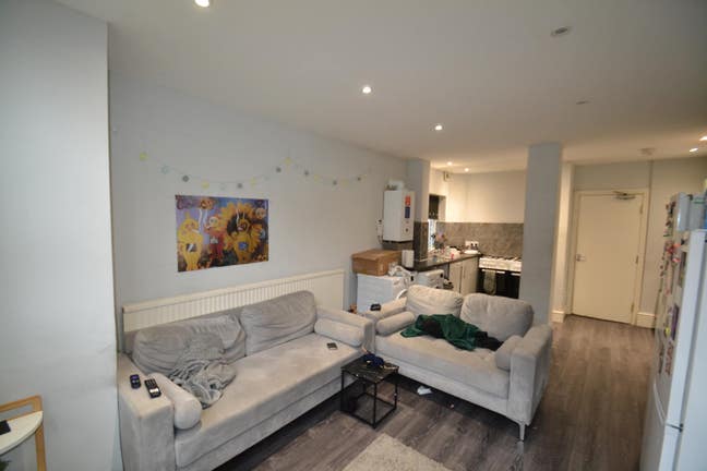 2 remaining rooms Student house -available 25/26 Main Photo