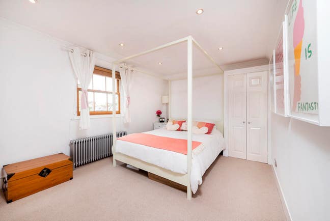 Room in spacious house in Bow Main Photo